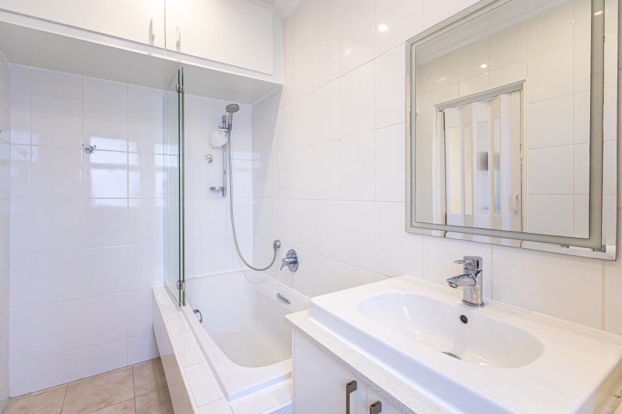1 Bedroom Property for Sale in Sea Point Western Cape